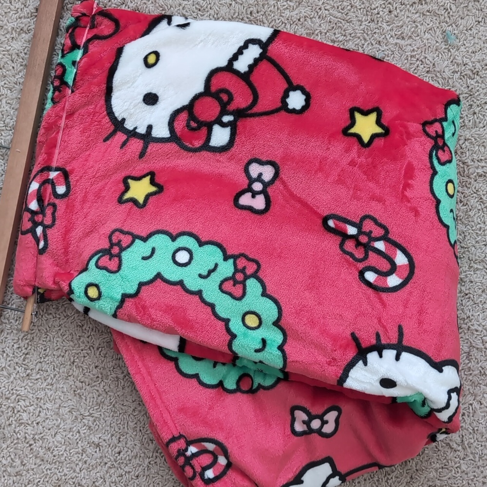 ❌SOLD❌Hello Kitty Festive ⭐ Oversized Plush Throw Blanket, Candy Cane Design - Picture 3 of 5